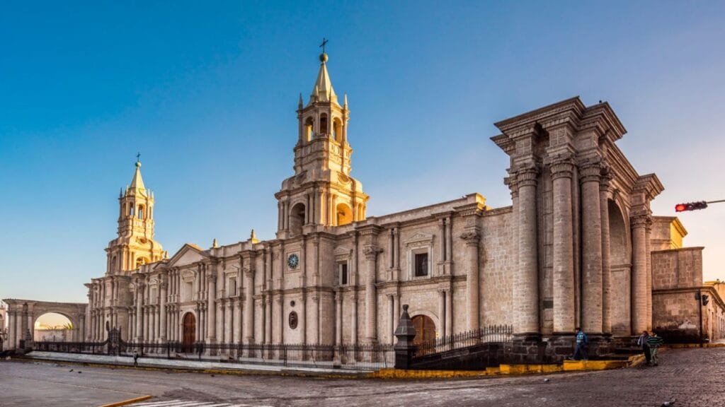 qué ver en Arequipa y sus alrededores en un día catedral de arequipa