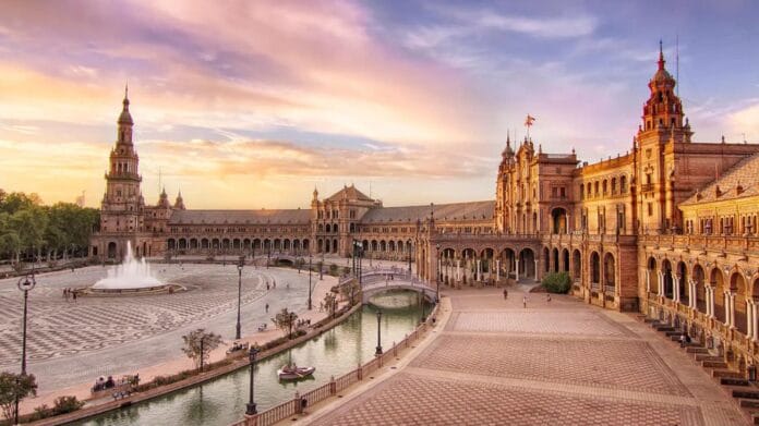13 Datos Interesantes y Curiosidades sobre la Plaza de España de Sevilla