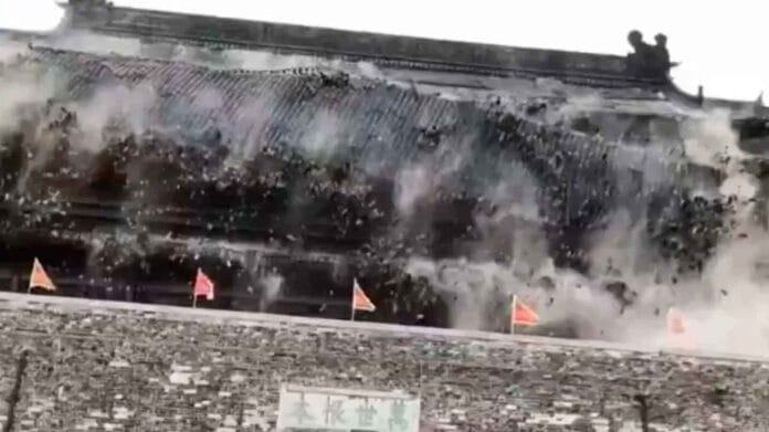 Tragedia en China: se derrumba uno de sus monumentos más históricos ante cientos de turistas