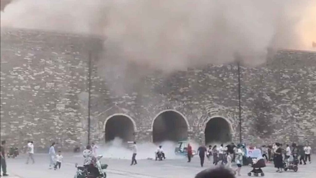 derrumbe torre tambor China