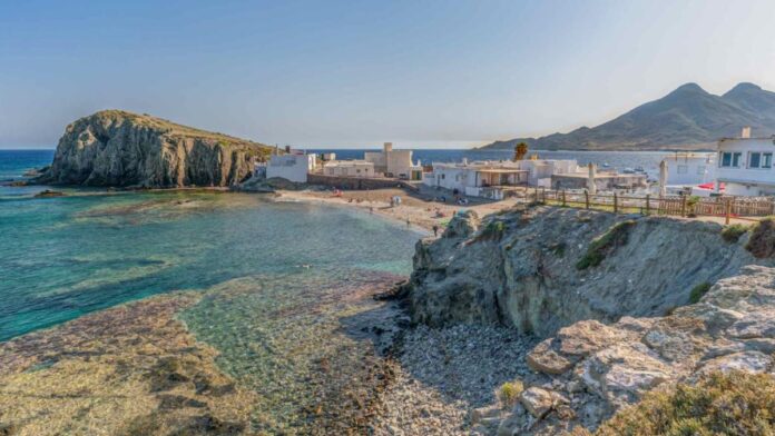 la isleta del moro ¿Cómo llegar a La Isleta del Moro? Un pueblo costero dentro del Parque Natural de Cabo de Gata