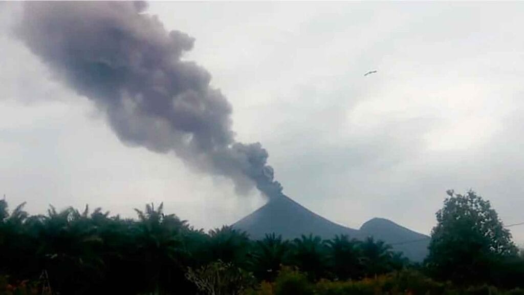volcan en erupción en papua nueva guinea