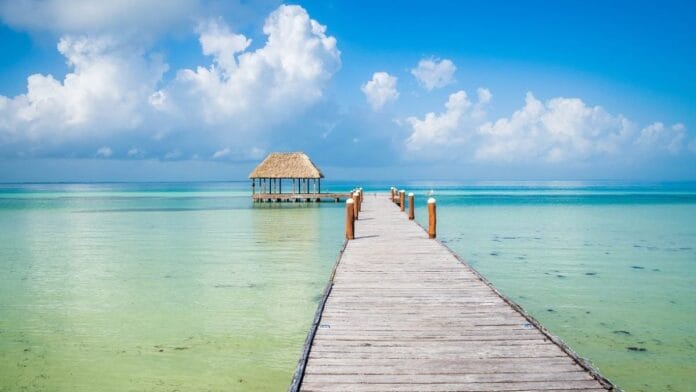 La isla paradisíaca que aún no descubrieron los cruceros: así es Holbox en 2025