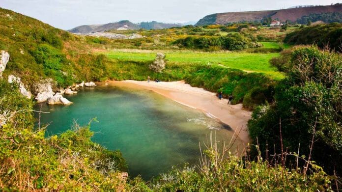 playa-interior-gulpiyuri playa interior gulpiyuri