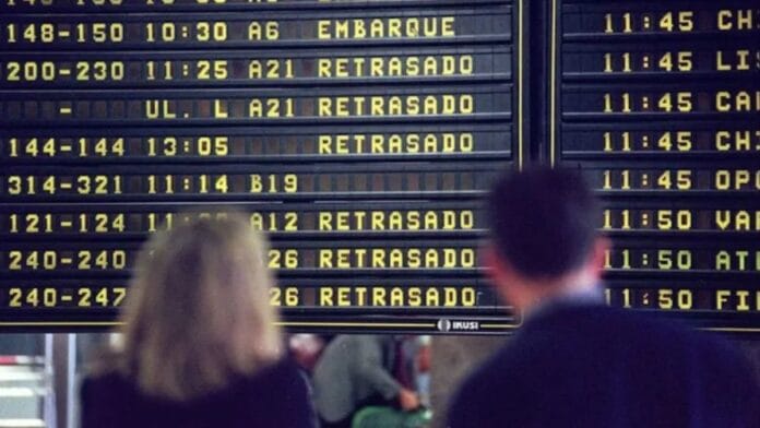 Se retrasa un vuelo 8 horas y deja a 200 pasajeros en un hotel con 13 habitaciones para luego abandonarlos