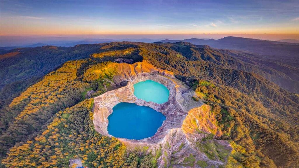 Volcán kelimutu tres colores