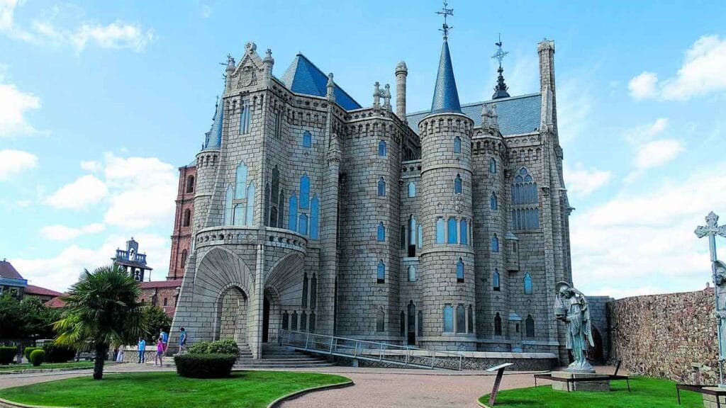 palacio episcopal gaudi astorga exterior