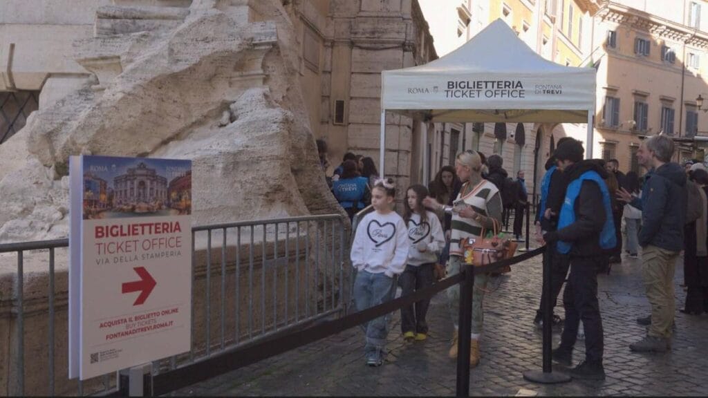Nuevo acceso de pago a la Fontana Di Trevi