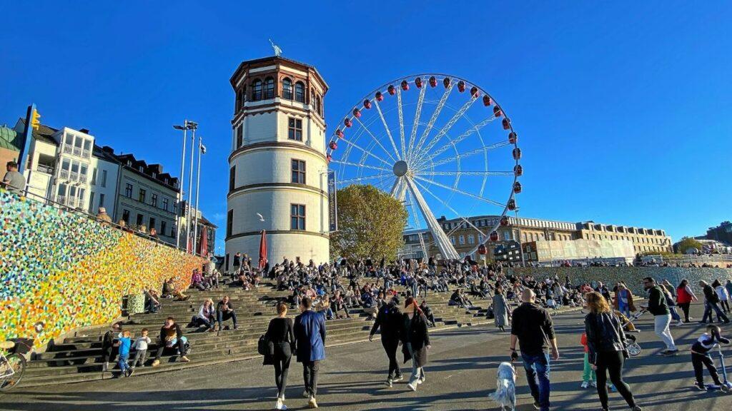 Schlossturm en la Burgplatz, torre del antiguo castillo del siglo XIII que hoy alberga el Museo marítimo